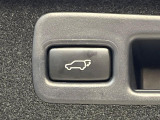 【パワーバックドア】スマートキーや運転席のボタンを押すだけでリアゲートが自動で開閉します!荷物を持っている時や、高い位置にあるバックドアを閉める際に便利な機能です♪