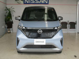■フロントカメラで前方の車両や歩行者を検知。万一、ドライバーが安全に減速できなかった場合には、自動的に緊急ブレーキを作動させて衝突を回避、または衝突時の被害や傷害を軽減します。