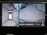 車の真上から見下ろしたような360度視界の良い『アラウンドビューモニター』です♪♪ 苦手な狭い駐車場、暗い所でも確認ができてとっても安心です♪♪