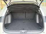 フル乗車時でも十分な荷室を確保。お買い物や旅行の荷物もしっかり積めるため、日常からレジャーまで幅広く活躍します。