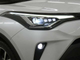 LEDヘッドライトです。デザイン性がよくとても明るいので、夜間の走行や悪天候でも安心です。しかも長寿命!