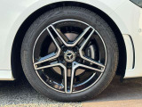 スタッフ全員が自動車保険の資格を保有しており、万が一の事故の際のサポート体制を整えております。