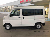 納車前にはプロのメカニックが点検、整備を行いますので安心してお乗り頂けます。