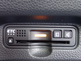 ■【ETC車載器】が装備されています。セットアップをしてお渡しとなり、ETCカードを差し込むだけで高速道路の利用が可能です。