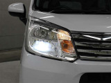 消費電力の少ないLEDヘッドランプを採用。豊かな光質と、自然光に近い光質で、夜間のドライブの安全をサポートします。