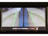 さらに、左右側面カメラも装備しています。駐車枠や隣のクルマなど周囲との位置関係がよくわかり、駐車しやすいですよ。運転席からは目視できない助手席側の側面も見えますので、路肩に幅寄せする際なども安心です。