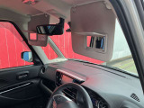 運転席及び助手席サンバイザーにはバニティミラーを装備☆