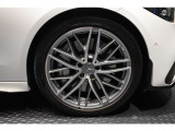 メルセデスの認定中古車「サーティファイドカー」では、万一お車が故障した場合も、ご購入後1年間もしくは2年間※は走行距離にかかわらずメルセデス・ベンツ正規サービスネットワークで無料修理いたします