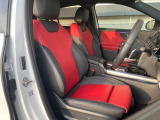 ●前席:ゆったりとしたドライバースペースで、長時間の運転でも快適にお過ごしいただけます。