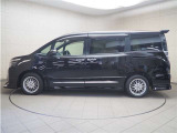 安心の納車前整備を実施します。その際にエンジンオイル、オイルエレメント、ワイパーゴムを交換いたします。