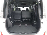 【トランクルーム】荷室の広さも十分です!シートアレンジでシートを畳めば長い荷物だって積めますね。シートアレンジの操作方法など、お気軽にご相談下さい。