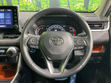 【純正革巻きステアリング】上質な革を使用することで、手にしっかり馴染みとても運転しやすいハンドルです♪