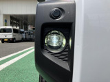LEDフォグランプ付きで、明るい光が霧の発生や悪天候時に視界の確保をサポートしてくれます。