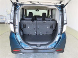幅広いバックドア開口部と低い荷室フロア高で、重い荷物も楽に積み下ろしができます。
