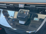 インテリジェントキーのプッシュスタートスイッチです。起動はブレーキペダルを踏みながらこのスイッチを押すだけです。
