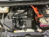 技術が詰まったエンジンルームもご覧の通りピカピカにクリーニング済みです。ハイブリッドなのでお財布にも環境にも優しいです。