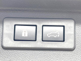【パワーバックドア】スマートキーや運転席のボタンを押すだけでリアゲートが自動で開閉します!荷物を持っている時や、高い位置にあるバックドアを閉める際に便利な機能です♪