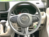 インテリアに合わせたデザインのステアリングは、運転される方のことも考え、運転しやすい形状、大きさです。是非一度、実際に触ってお確かめください。