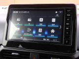 ナビは。地デジTV、FM/AM、ネット動画、レコーダーリンク、Bluetooth Audio、USBメモリー(音楽/動画F再生)、iPod/iPhoneの音楽再生、ハンズフリー、スマホ連携、スマホでの地図更新が可能な高性能大型ナビです。