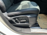 電動シート、運転者に合わせてシート位置を2個設定できます。