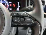 アダプティブクルーズコントロール機能付きです。走行中に先行車の様子を検知しながら、設定した車速の範囲内で先行車との距離のキープを支援します。詳細は販売店スタッフまでおたずねください。