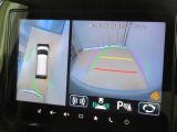 パノラミックビューモニター付きです。車両を上から見たような映像をディスプレイオーディオ画面に表示。運転席からの目視だけでは見にくい、車両周辺の状況をリアルタイムでしっかり確認できます。