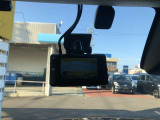 【ドライブレコーダー】装備。映像と音声を記録してくれるドライブレコーダーは、事故の際に確かな証拠能力を発揮してくれます。