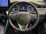 インテリアに合わせたデザインのステアリングは、運転される方のことも考え、運転しやすい形状、大きさです。是非一度、実際に触ってお確かめください。