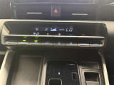 左右独立温度コントロールフルオートエアコンです。運転席、助手席それぞれで独立して温度設定ができます。冷え性の方が乗っても安心ですね♪
