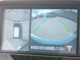 まるで上空から見下ろしているような感じで駐車が楽にできるインテリジェントアラウンドビューモニター!幅寄せが苦手な方でもサイドビューで確認することができますよ♪