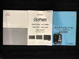 スマートキーは鍵をバッグに入れたままでもドアロックの開閉やエンジンのON・OFFができます。夜間や雨の日も鍵を探さなくて良いので便利です。