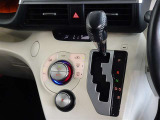 車内を快適に、オートエアコンを装備しています。