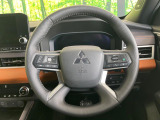 【純正革巻きステアリング】上質な革を使用することで、手にしっかり馴染みとても運転しやすいハンドルです♪