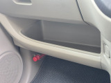 小物収納スペースも確保しており、車内をすっきり保てます。