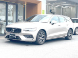 購入後は全国のVOLVO正規ディーラーにてアフターサービスをお受けいただけます。定期点検サービス、延長保証などの有料サービスも手厚くご用意しておりますので、ご不安事はお気軽にご相談下さい。
