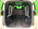 積み下ろしのしやすいデッキにはたっぷりと荷物を積み込んでいただけます。遊びから仕事まで、様々なシーンで頼れます♪