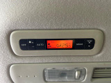 【リアオートエアコン】広い後部座席には必須の機能!風量や温度を自動で調整し前席と同様な車内環境にしてくれるリアオートエアコンを装備。夏の暑さも冬の寒さもストレスなく快適にお過ごしいただけます♪