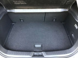 トランクスペースもご覧のとおり広々しております☆SUVならではの使いやすいトランクスペースに夢と希望以外に荷物もしっかり載せることができます☆