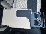 メルセデス・ベンツの定める厳しい基準をクリアしたお車のみをご案内させて頂きます。納車前整備はメーカー規定に基づき最大100項目にも及ぶ点検を熟練のメカニックによって行いご納車させて頂きます。