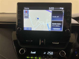 純正ナビを装備。タッチパネル式で使いやすく、お出かけもラクラクです。