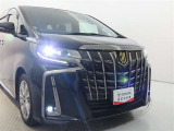 高輝度で点灯速度が速く、しかも消費電力の少ないLEDヘッドライトが装備されています!LEDの明るい光が走行中の視界の確保をサポートして、夜のドライブがより楽しく安全に運転できます♪