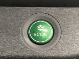 ★ECONスイッチ★ エコドライブを加速しよう!スイッチをONにすると、運転の仕方によるロスを抑え込み燃費をよくするようクルマが頑張ります(*^ー^*)燃費向上にチャレンジ♪