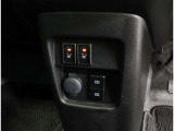 シートヒーター付:寒い日や夏の冷房中の冷えやすい肩・腰・脚部を暖めるシートヒーターが運転席・助手席に装備されています!