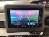 【バックカメラ】運転が苦手な方も車庫入れラクラクです!ギアをリバースに入れれば自動的に切り換わりますので、面倒な操作は不要です♪狭い駐車場もお車を傷つけず安心ですね!