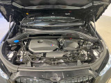 BMW 2.0L 直列4気筒ツインパワーターボ ガソリンエンジン :バルブトロニック(無段階可変バルブリフト)、ダイレクトインジェクションシステム、ダブルVANOS(吸排気無段階可変バルブタイミング)