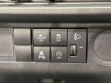 各機能のスイッチ類がエアコンパネル下部に集約され、操作性に優れています♪