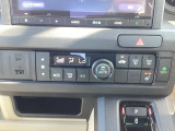 オートエアコン、運転席にはシートヒーターを装備