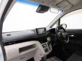 ダイハツのお店では、ダイハツ車を知り尽くしたプロフェッショナルが、専用の診断機器を使って各システムを点検しております。