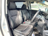運転席シート廻りは使用感も少なく、良好な状態となっています。前オーナー様が丁寧に使っていたことがよくわかりますね。