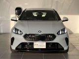 BMWらしいワイドなキドニーグリルとシャープなLEDヘッドライトが、精悍なフロントフェイスを演出します。